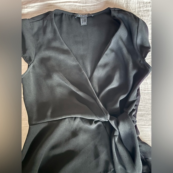 Front tie Blouse - Picture 2 of 3